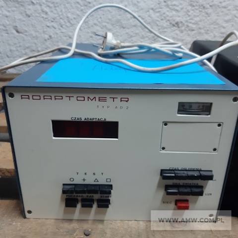 Sprzęt medyczny - pakiet zawierający 30 poz. asort. (wg oddzielnego wykazu), w tym m.in.: apteczki, defibrylator, aparaty, mierniki czasu reakcji itp. 